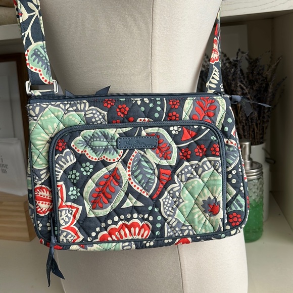Vera Bradley Crossbody - Picture 1 of 6